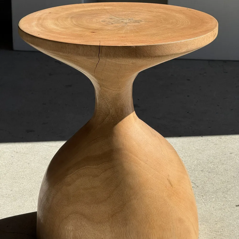 Tables basses - Sexy Neck - Bout de canapé en bois massif (monoxyle) couleur naturelle - OFFICE OBJETS