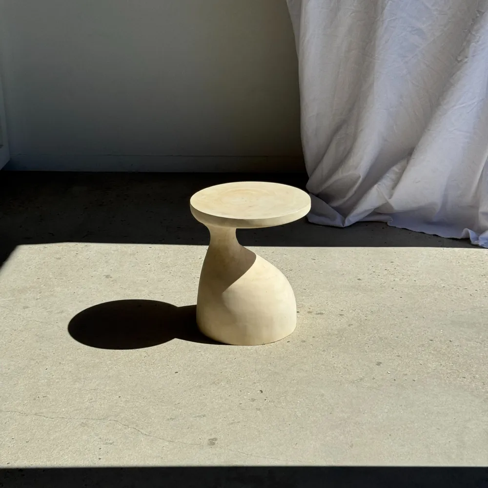 Tables basses - Sexy Neck - Bout de canapé en bois massif (monoxyle) blanc - OFFICE OBJETS