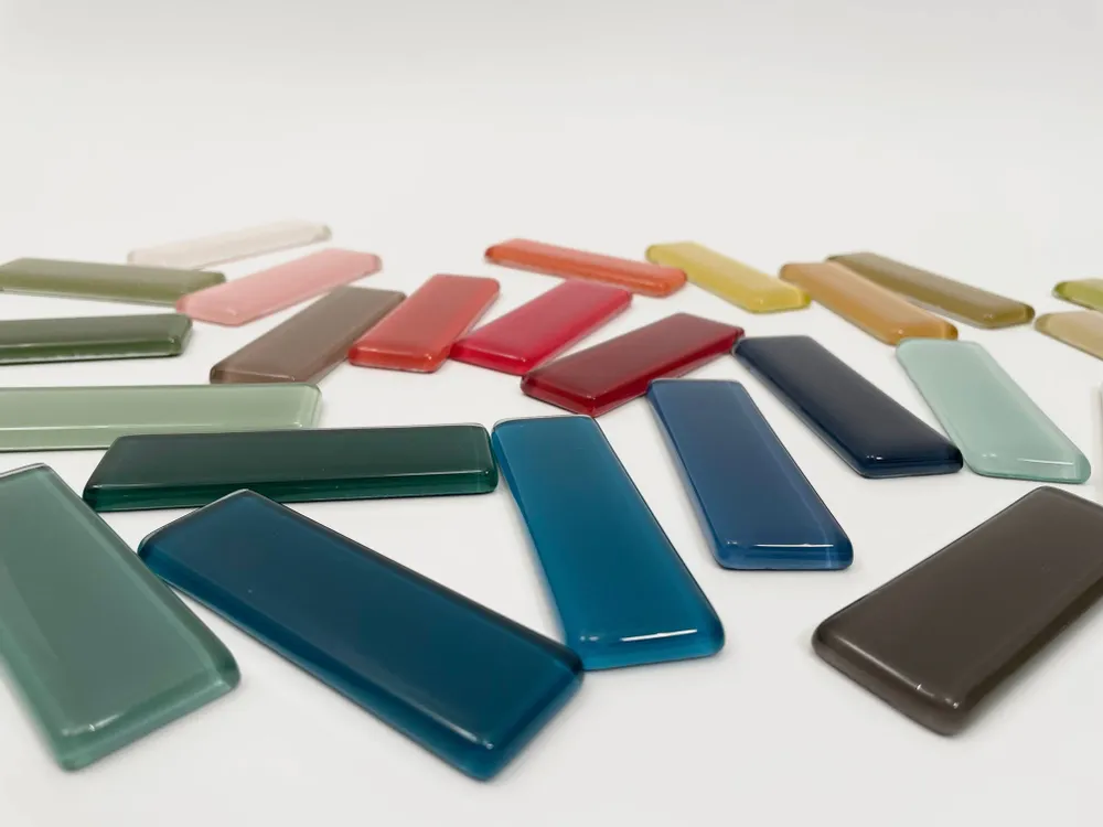 Knives - Designer table knife holder, colored glass knife rest - ROSE CORAIL DECO