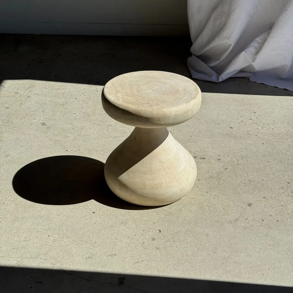 Tables basses - Pawn Bleach - Tabouret, table d'appoint en forme de pion blanc - OFFICE OBJETS