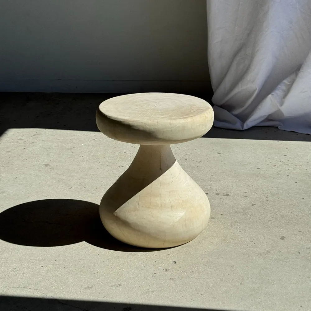 Tables basses - Pawn Bleach - Tabouret, table d'appoint en forme de pion blanc - OFFICE OBJETS