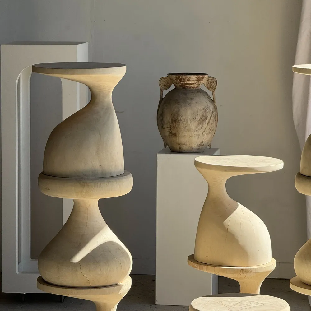 Tables basses - Pawn Bleach - Tabouret, table d'appoint en forme de pion blanc - OFFICE OBJETS