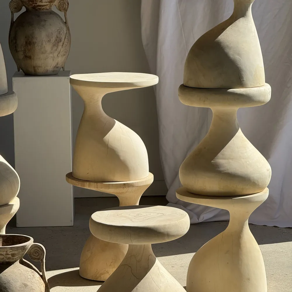 Tables basses - Pawn Bleach - Tabouret, table d'appoint en forme de pion blanc - OFFICE OBJETS