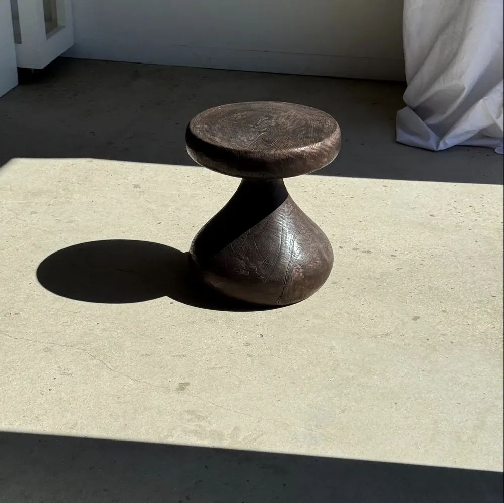 Tables basses - Pawn Brown - Tabouret, table d'appoint en forme de pion brun - OFFICE OBJETS