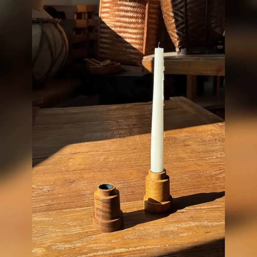 Bougeoirs et photophores  - Bougeoir circulaire en teck monoxyle pyramidal partie centrale haute - OFFICE OBJETS