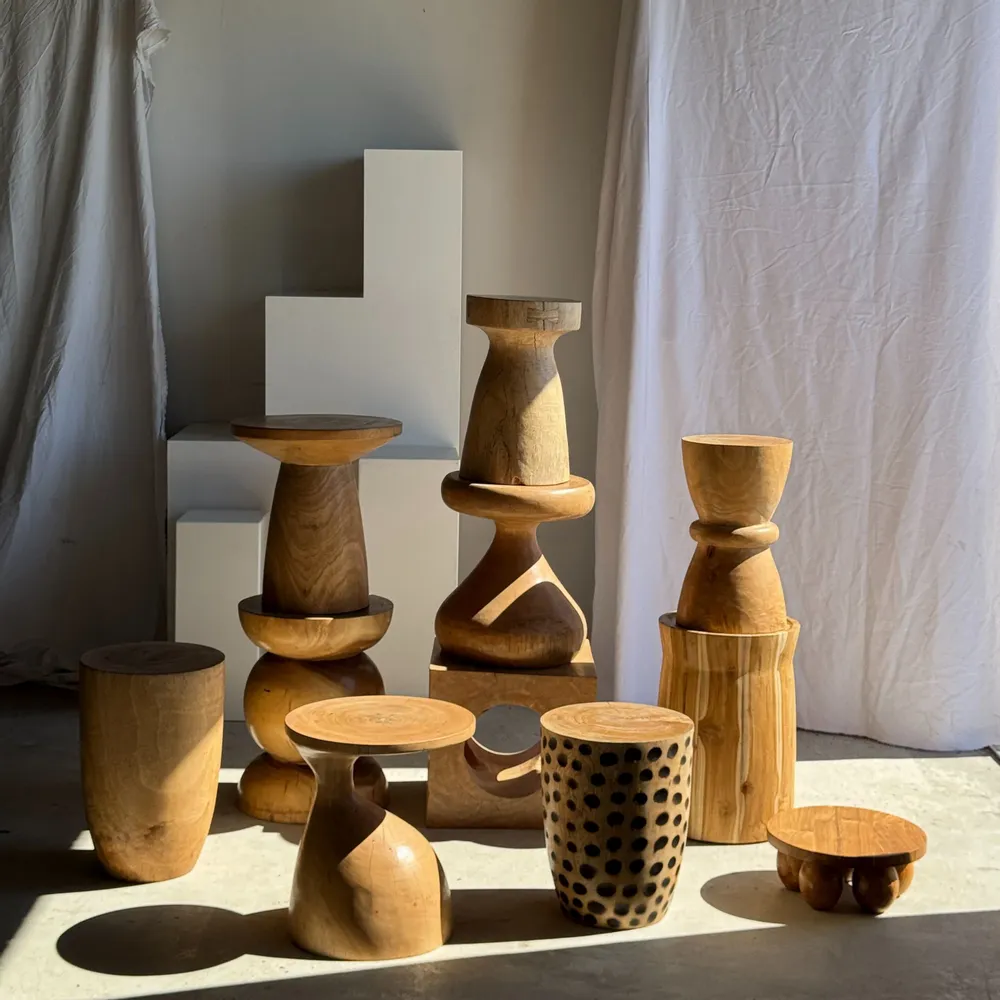 Tables basses - Table basse, ou stool cubique ajourée en manguier monoxyle naturelle - OFFICE OBJETS