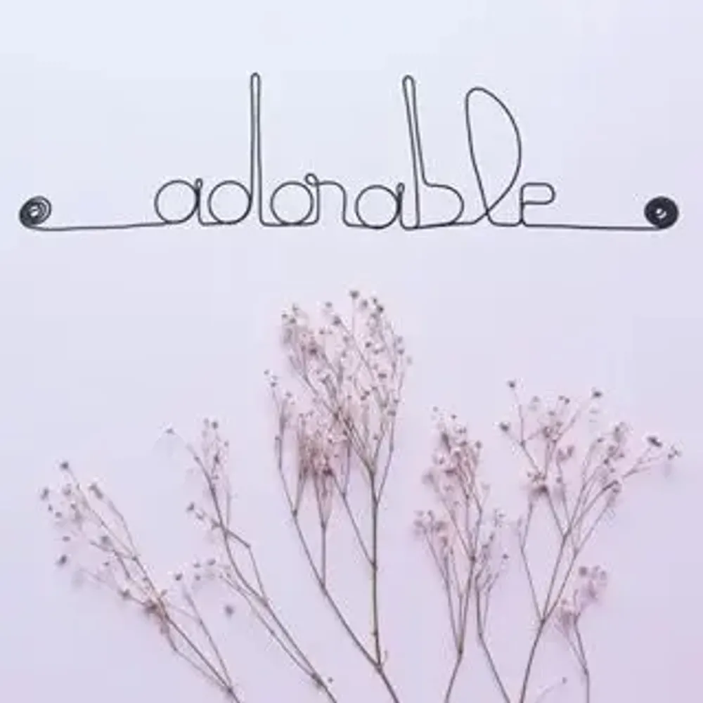 Autres décorations murales - Décoration Murale en Fil de Fer "Adorable" - à punaiser - BIJOUX DE MUR