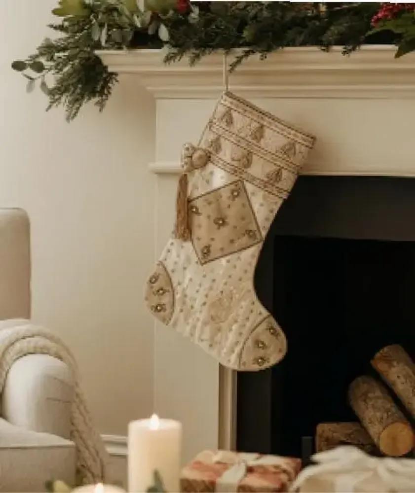 Guirlandes et boules de Noël - Précieuse chaussette de Noël en patchwork de sari recyclée. - I WAS A SARI