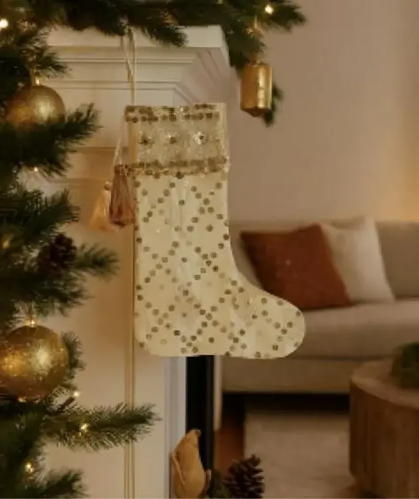 Guirlandes et boules de Noël - Chaussettes de Noël à rayures précieuses fabriquées à partir de saris - I WAS A SARI