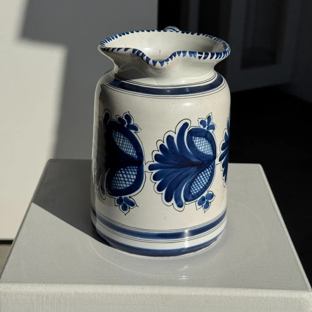 Carafes - Handmade carafe with antique blue floral decoration H17 D24.5 - OFFICE OBJETS