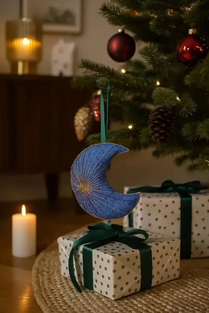 Guirlandes et boules de Noël - Décoration intemporelle en forme de croissant de lune réalisée à parti - I WAS A SARI