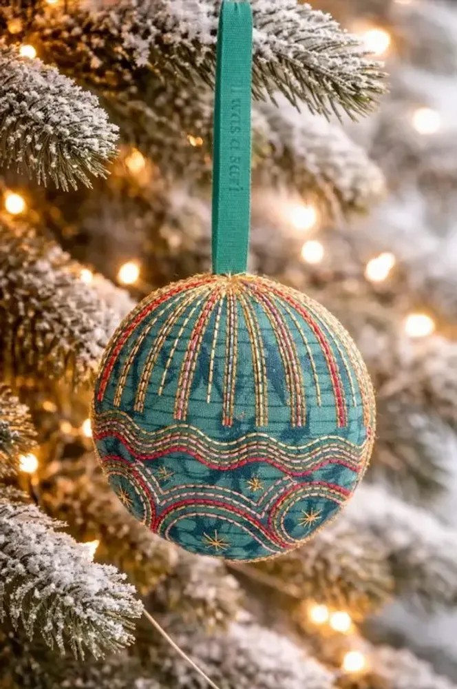 Guirlandes et boules de Noël - Décoration de pleine lune intemporelle en sari recyclé - I WAS A SARI