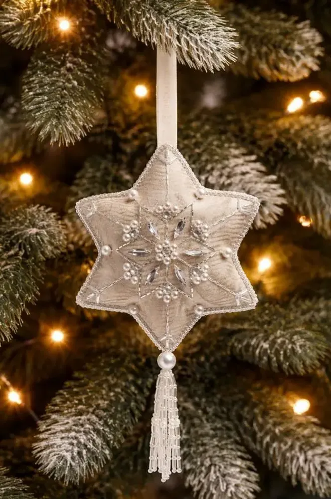 Guirlandes et boules de Noël - Décoration en forme de flocon de neige en argent étincelant, fabriquée - I WAS A SARI