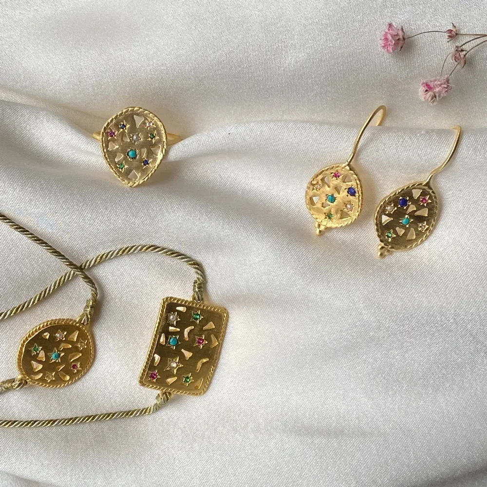 Jewelry - Matt gold plated medal bracelet - Krishna - SOPHIE DESCHAMPS BIJOUX