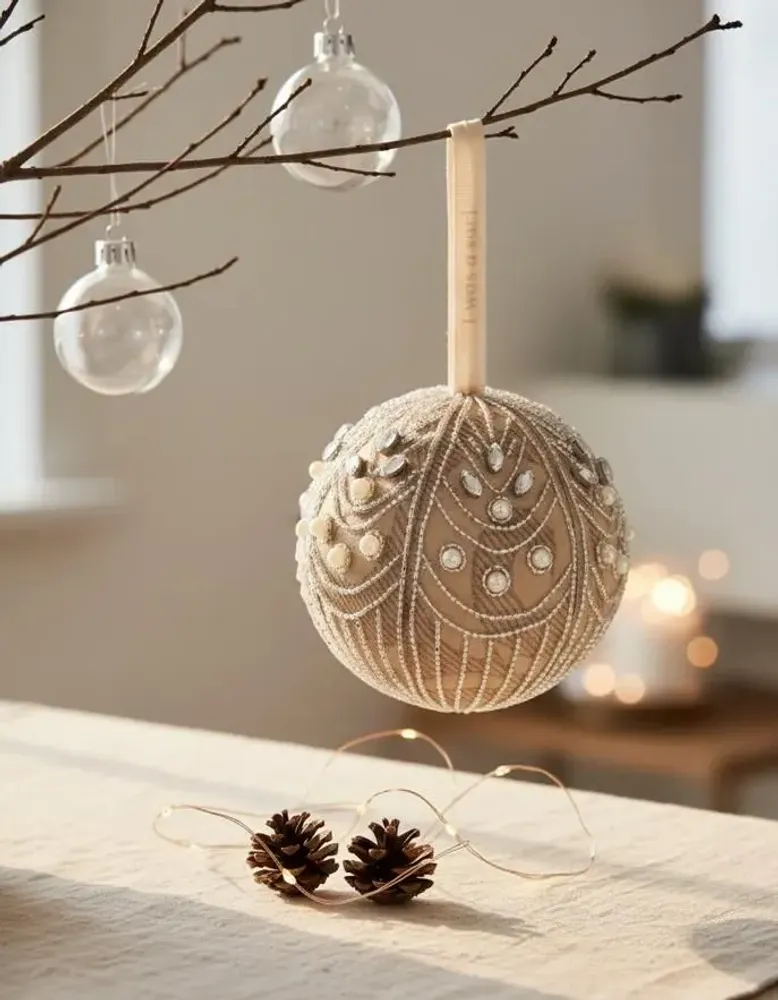 Guirlandes et boules de Noël - Boule de Noël scintillante en argent sari recyclé recyclé - I WAS A SARI