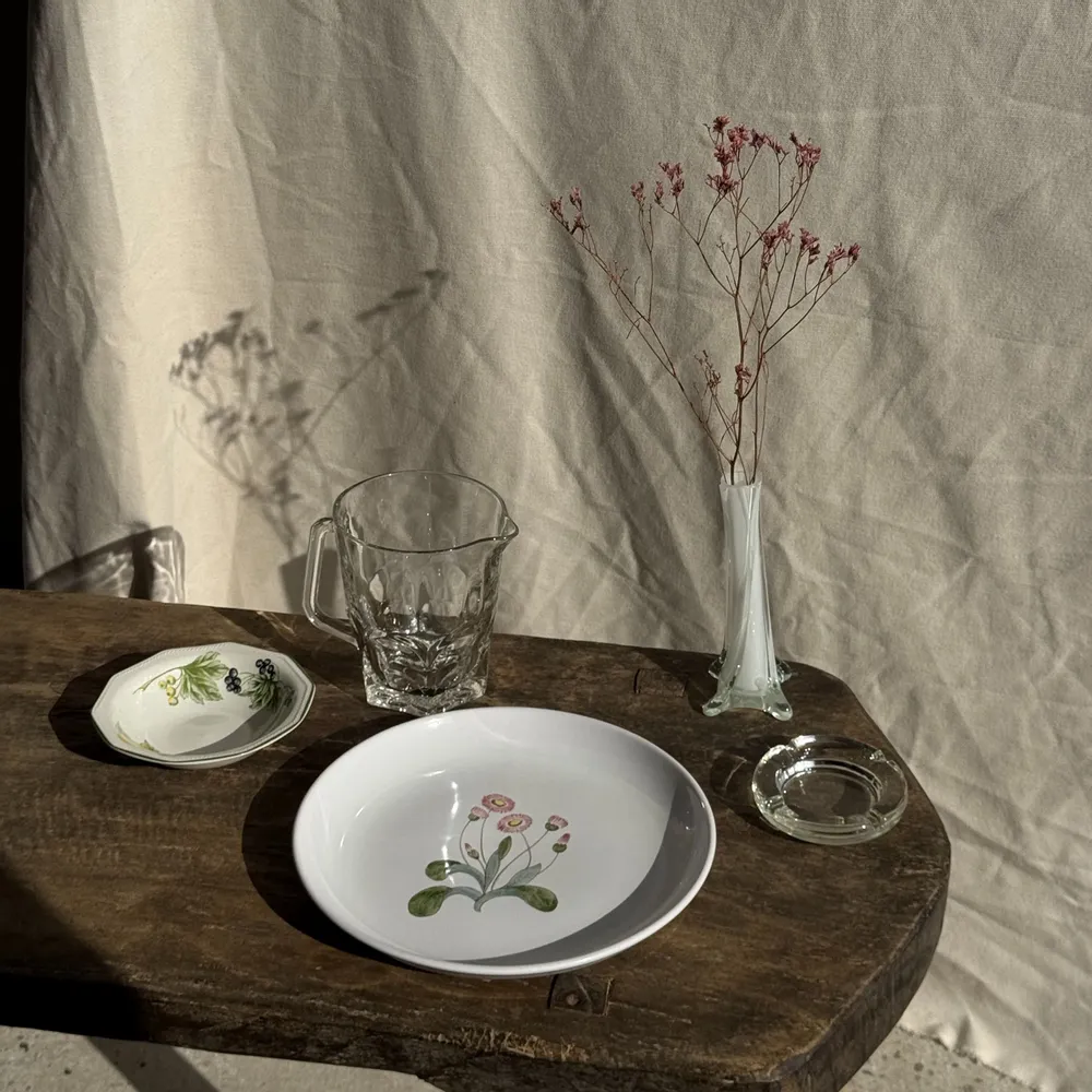 Carafes - Large glass water pitcher with hexagonal base H15 D20 - OFFICE OBJETS