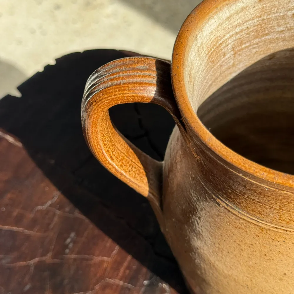 Carafes - Large stoneware jug marked with pencil on the bottom H20 D11 - OFFICE OBJETS