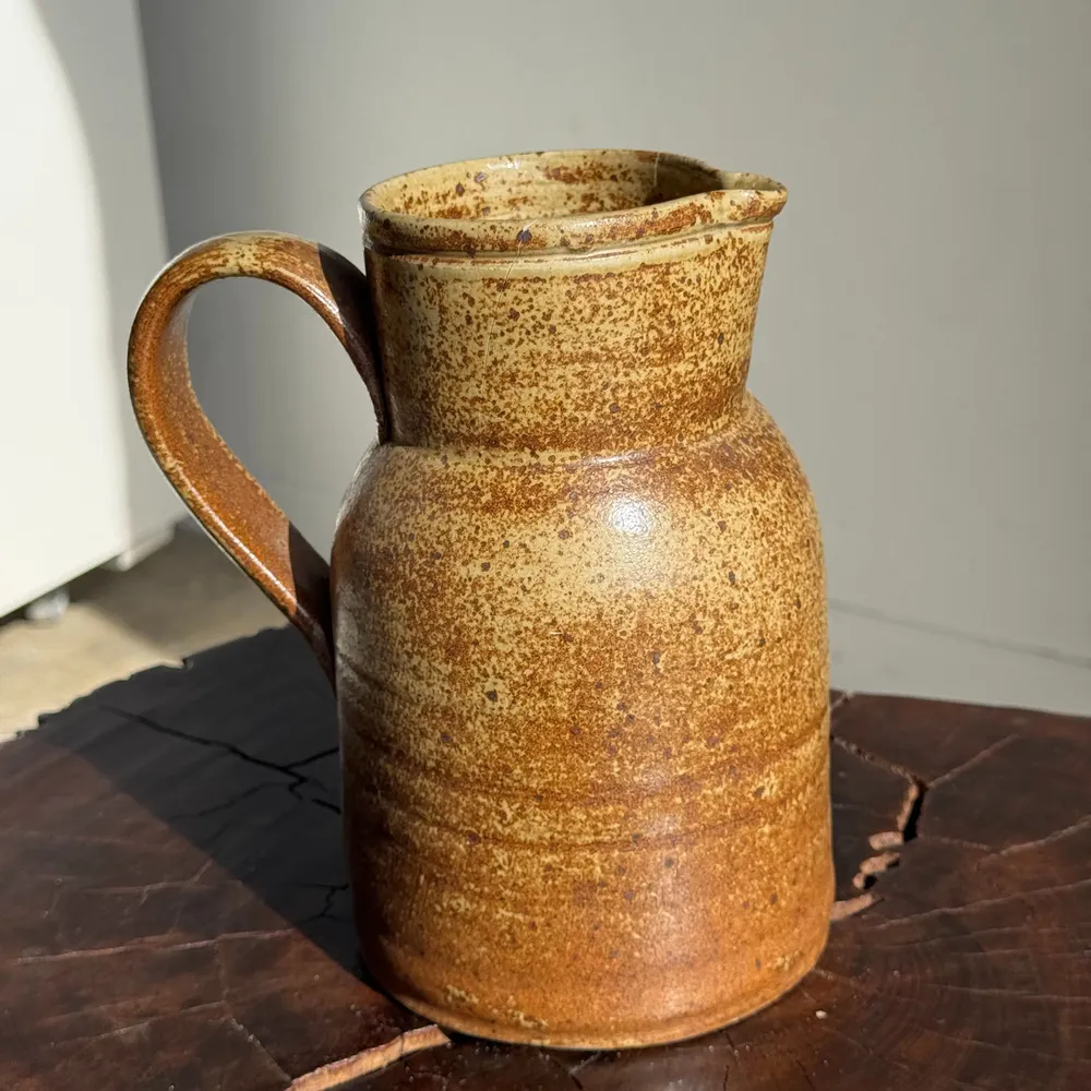 Carafes - Large speckled stoneware jug no mark below H21 - OFFICE OBJETS