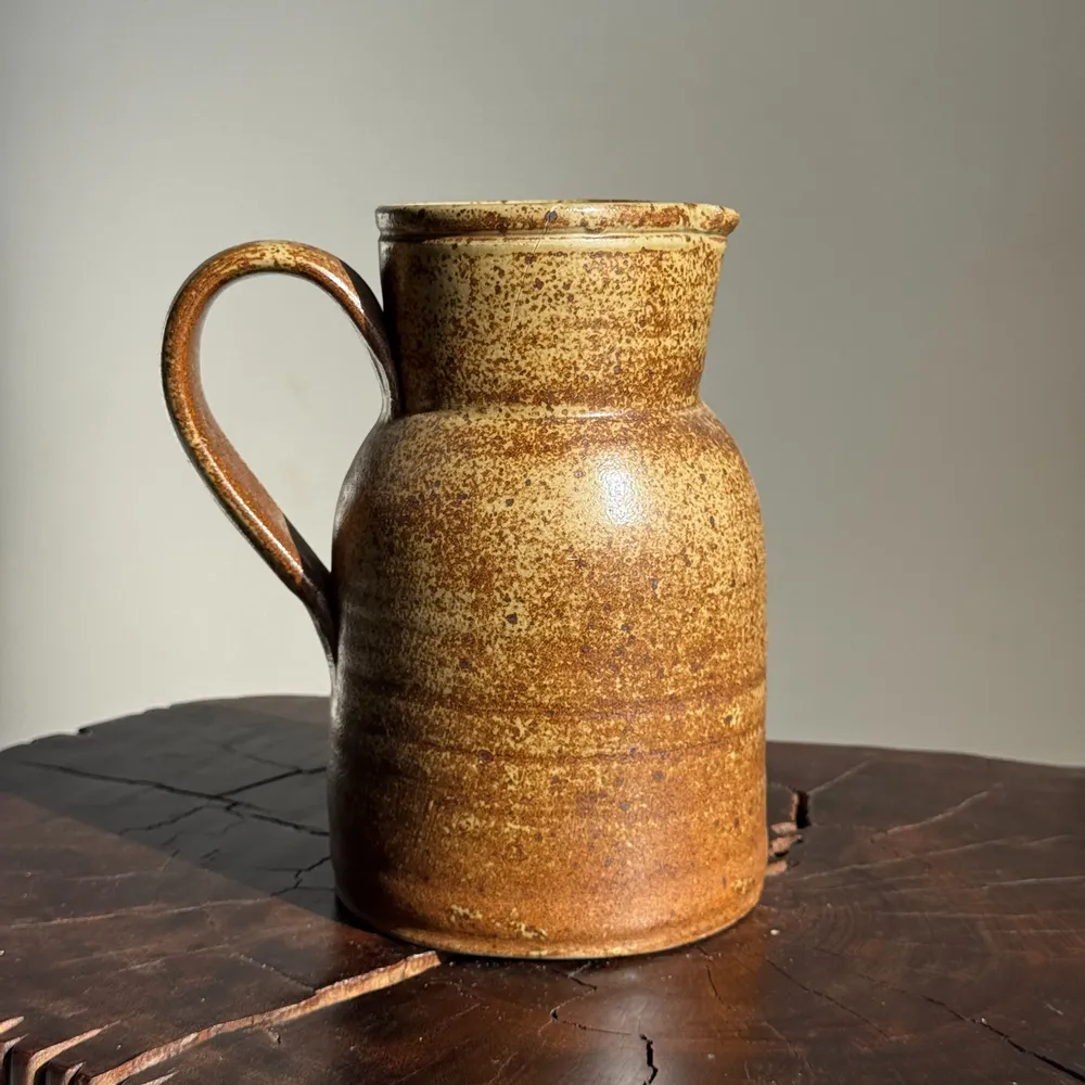 Carafes - Large speckled stoneware jug no mark below H21 - OFFICE OBJETS