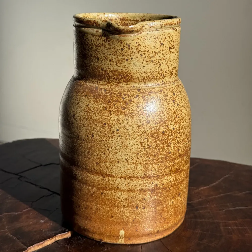 Carafes - Large speckled stoneware jug no mark below H21 - OFFICE OBJETS