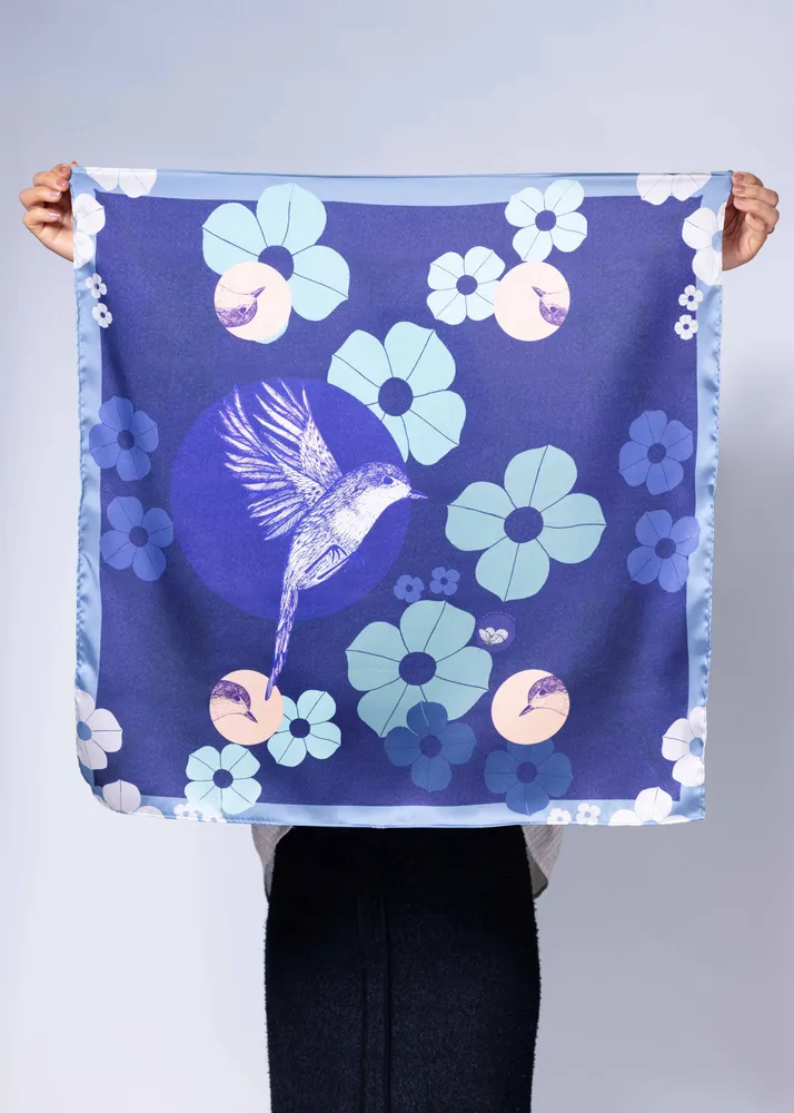 Foulards et écharpes - oiseau gorge rouge - KOUNTHEA RETH