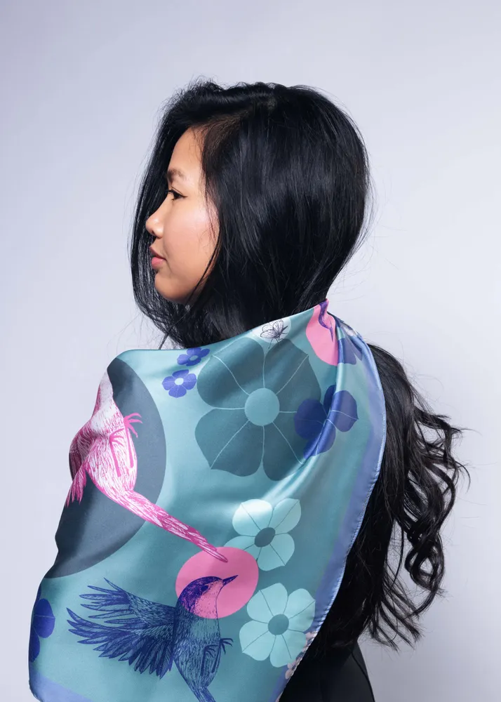 Foulards et écharpes - oiseau gorge rouge - KOUNTHEA RETH