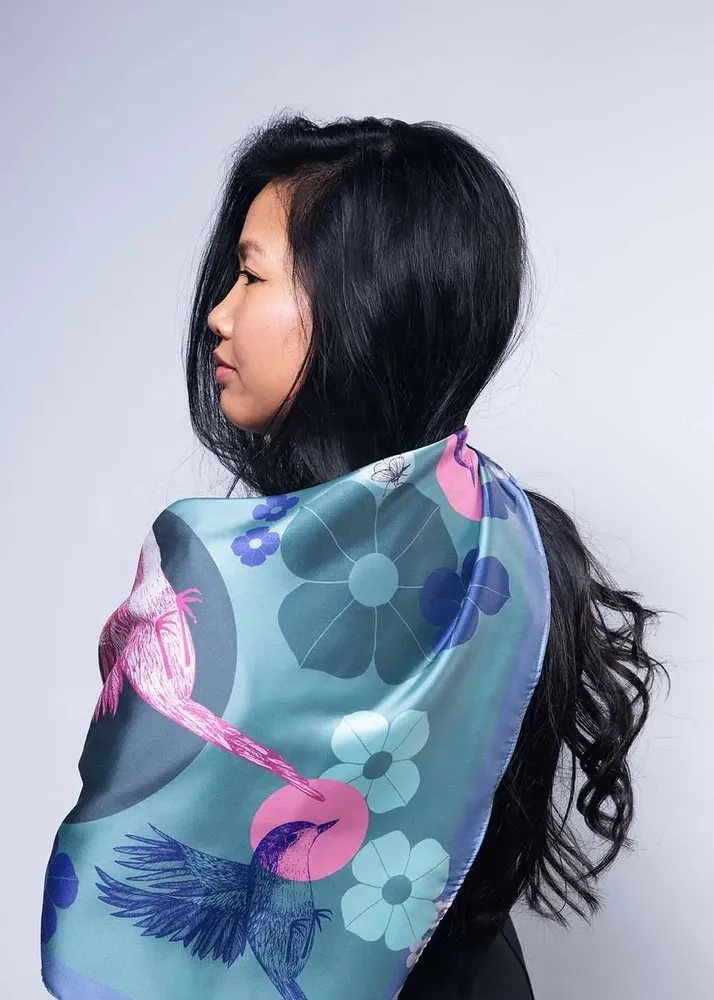 Foulards et écharpes - oiseau gorge rouge - KOUNTHEA RETH