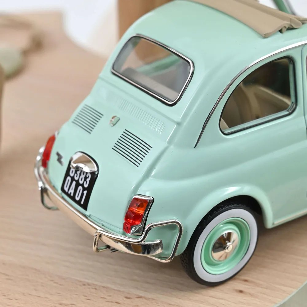 Cadeaux - Fiat 500 L 1968 Bleu Pastel cadeau de naissance 1/18 - NOREV