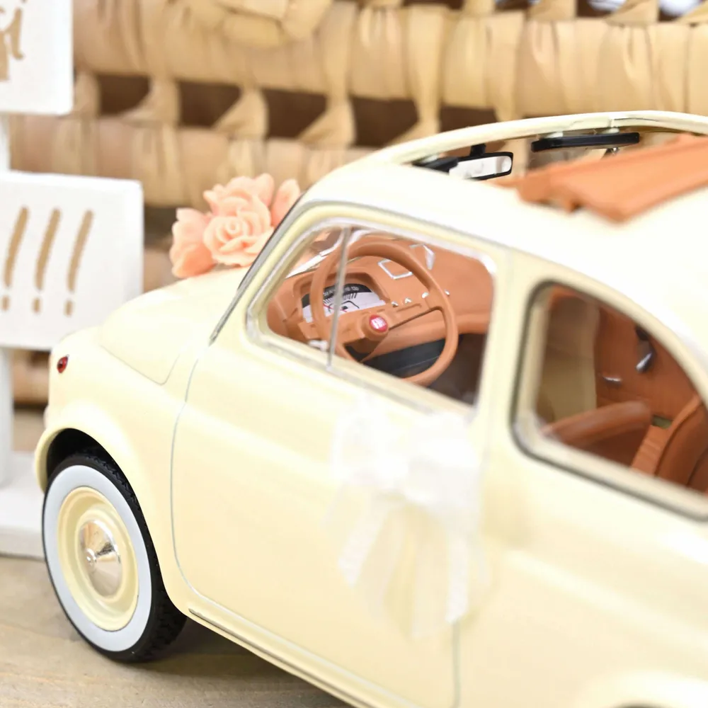 Cadeaux - Fiat 500 L 1968 Blanc Ivoire cadeau de mariage 1/18 - NOREV