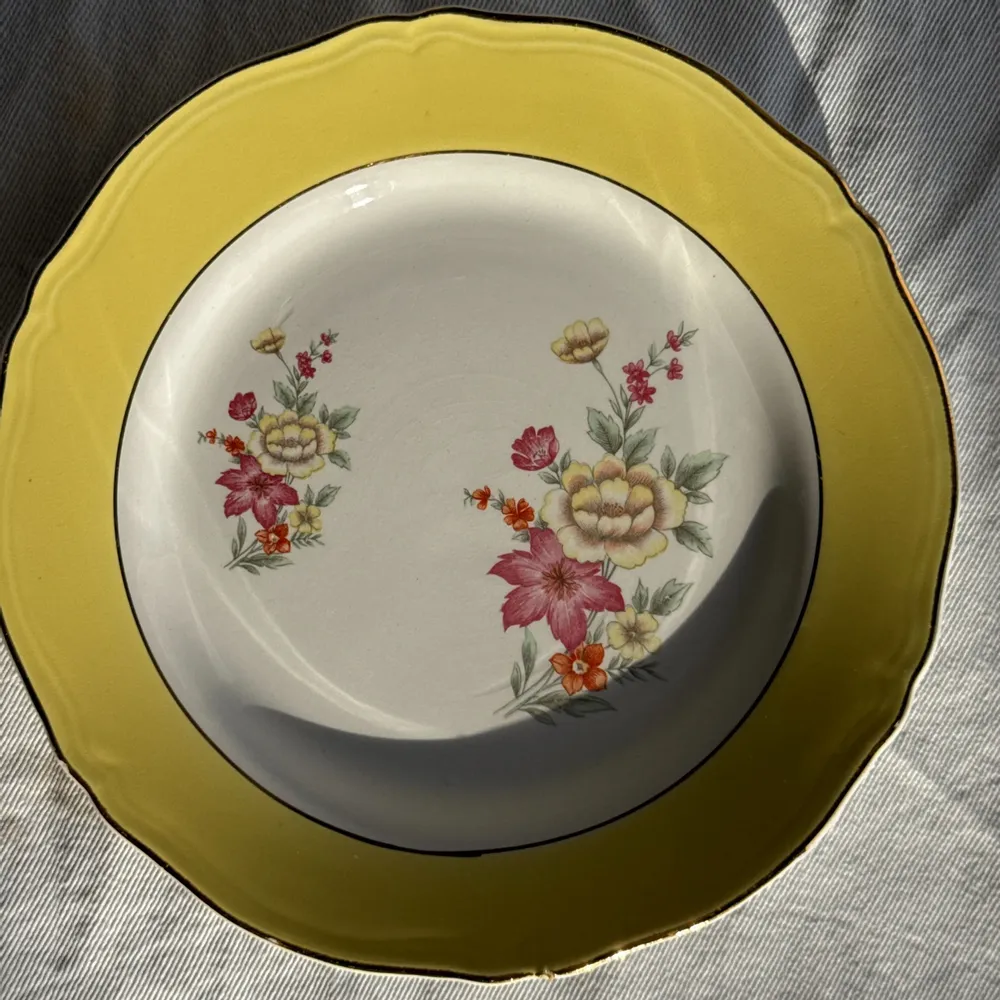Everyday plates - Set of 4 small antique dessert plates with yellow rim D18 - OFFICE OBJETS