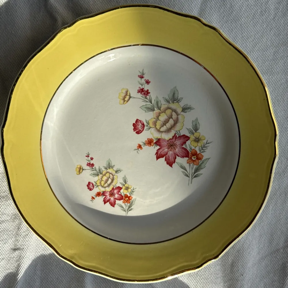 Everyday plates - Set of 4 small antique dessert plates with yellow rim D18 - OFFICE OBJETS
