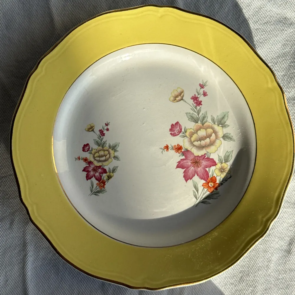 Everyday plates - Set of 4 small antique dessert plates with yellow rim D18 - OFFICE OBJETS