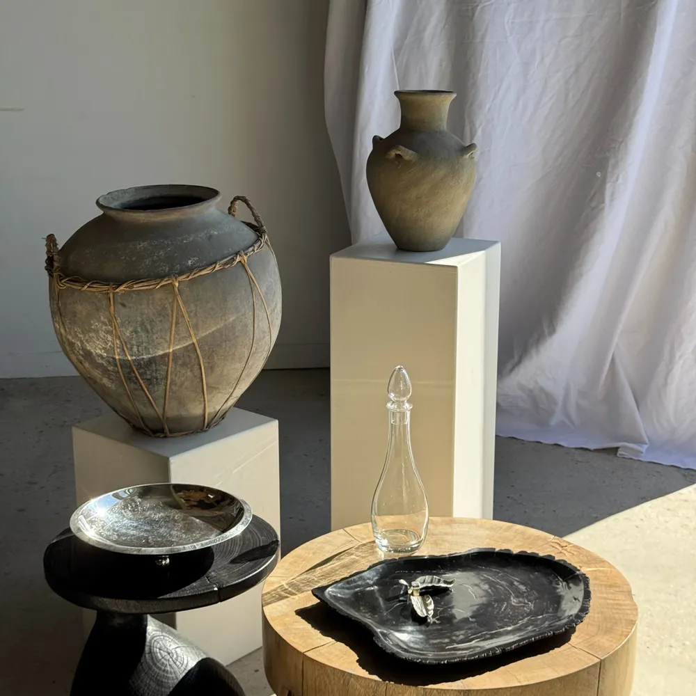 Objets de décoration - Très grand pot en terre cuite gris clair à anses et croisillons - OFFICE OBJETS