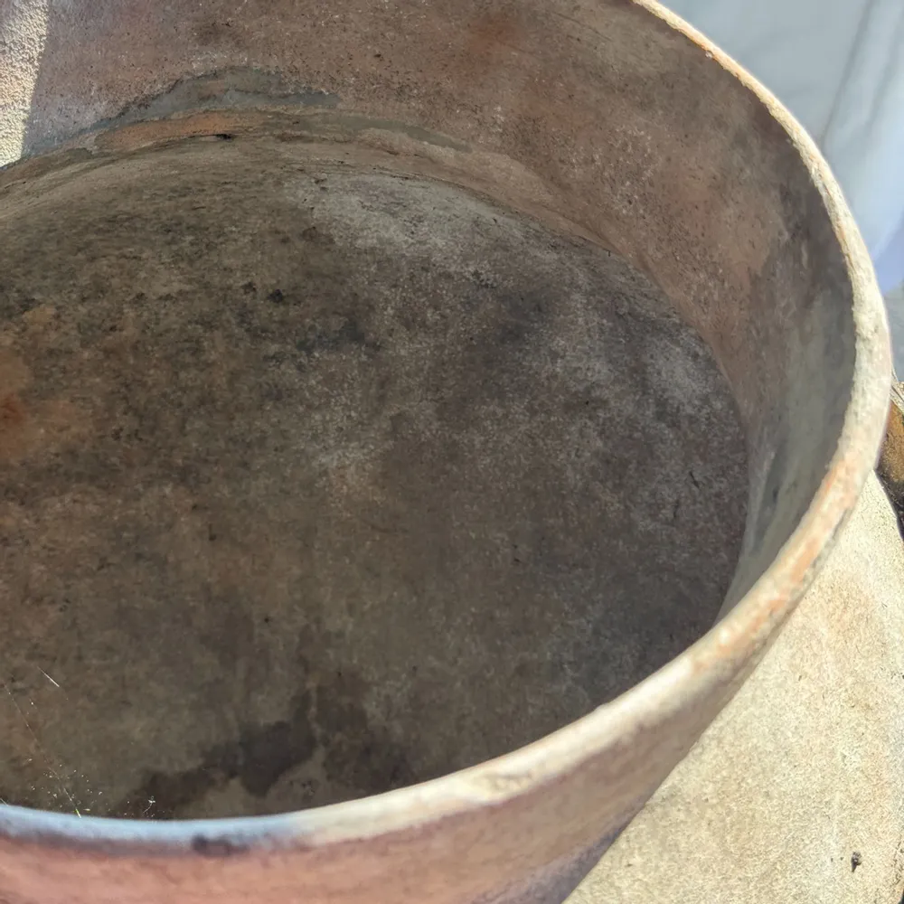 Objets de décoration - Très grand pot en terre cuite gris clair à anses et croisillons - OFFICE OBJETS