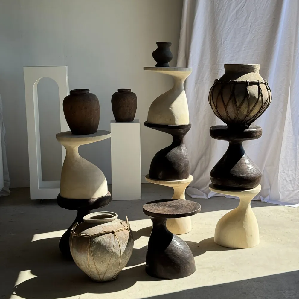 Objets de décoration - Très grand pot en terre cuite gris clair à anses et croisillons - OFFICE OBJETS