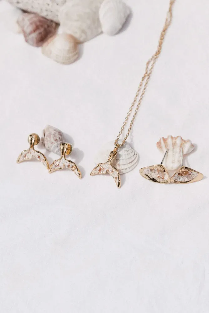 Jewelry - Whale -Tail Pendant Necklace - CÂPÂ JEWELRY