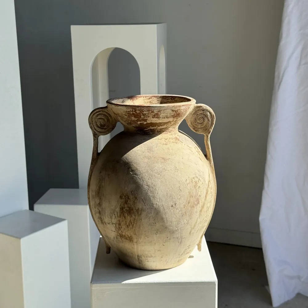 Objets de décoration - Grand vase crème à double anses spirale style antique en terre cuite - OFFICE OBJETS