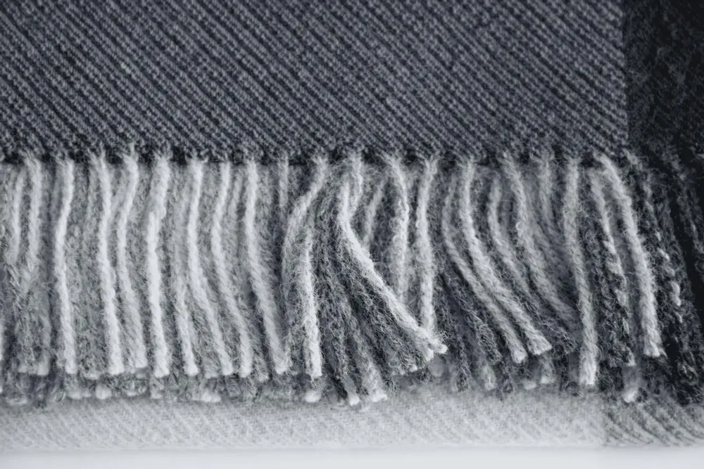 Objets design - Plaid en alpaga gris neutre - PUEBLO