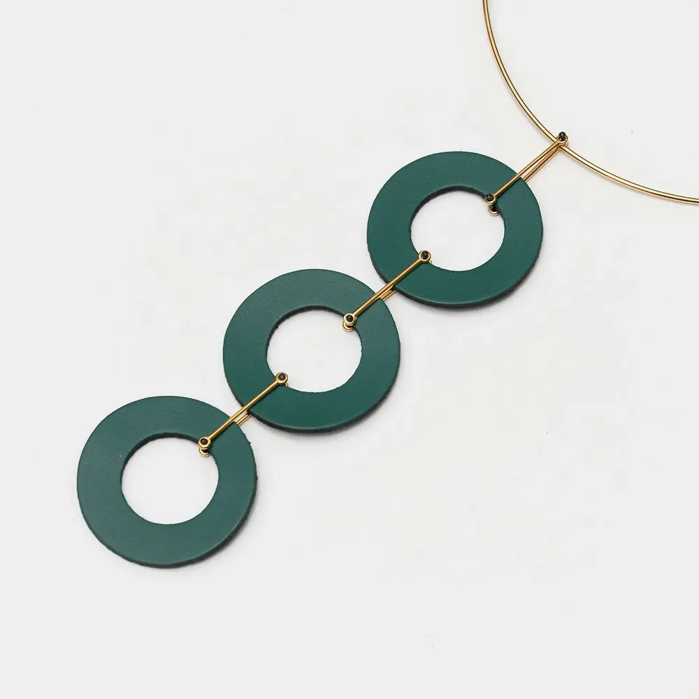 Bijoux - Grand collier en forme de cercle avec pendule - C.KARAKALPAKI