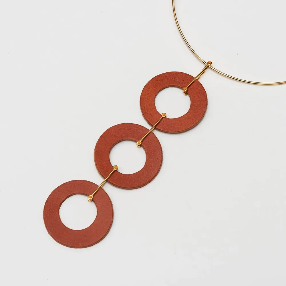 Bijoux - Grand collier en forme de cercle avec pendule - C.KARAKALPAKI