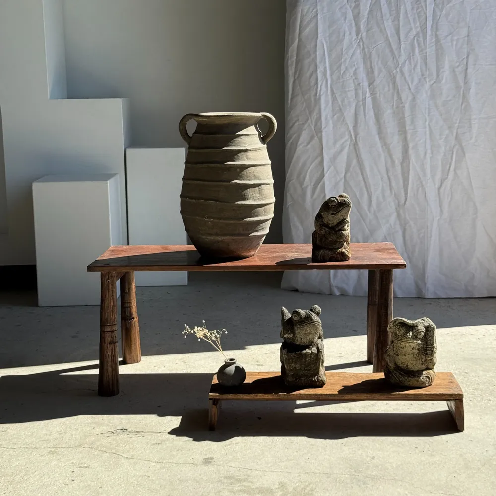 Accessoires de déco extérieure - Petite grenouille sculpture de pierre calcaire balinaise au couvre-che - OFFICE OBJETS
