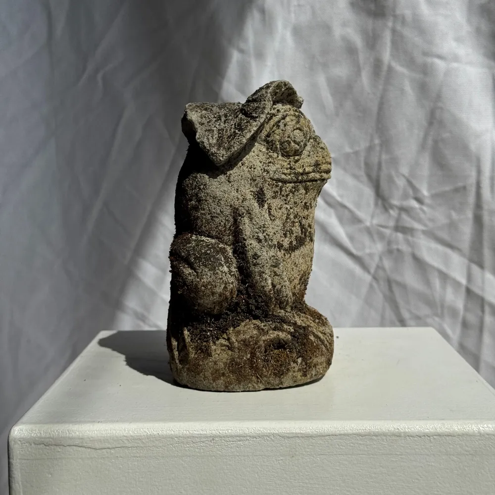 Accessoires de déco extérieure - Petite grenouille sculpture de pierre calcaire balinaise au couvre-che - OFFICE OBJETS