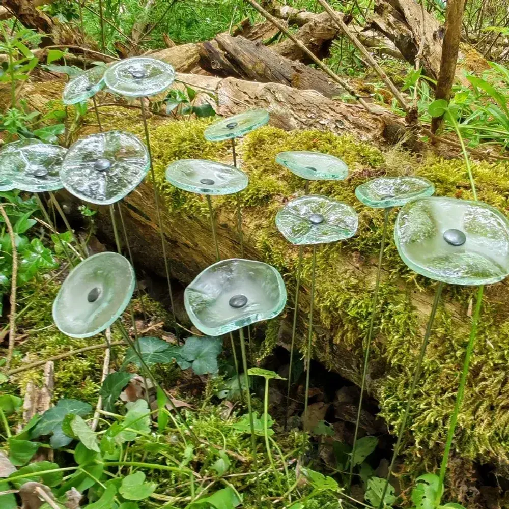Décorations florales - Petite fleur ronde en verre pour l'intérieur de couleur transparente avec tige en acier inoxydable de 43 cm - CARNEOL GLASS
