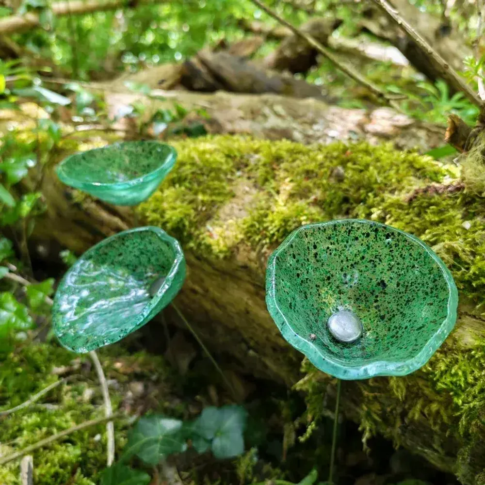 Décorations florales - Fleur de calebasse en verre de taille moyenne pour extérieur de couleur transparente, verte, noire avec tige en acier inoxydable de 43 cm. - CARNEOL GLASS