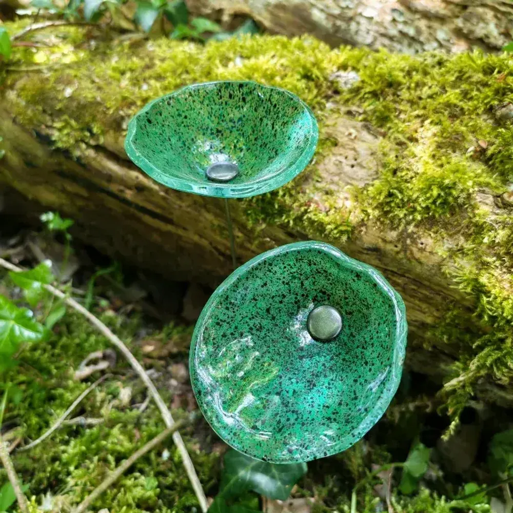 Décorations florales - Fleur de calebasse en verre de taille moyenne pour extérieur de couleur transparente, verte, noire avec tige en acier inoxydable de 43 cm. - CARNEOL GLASS