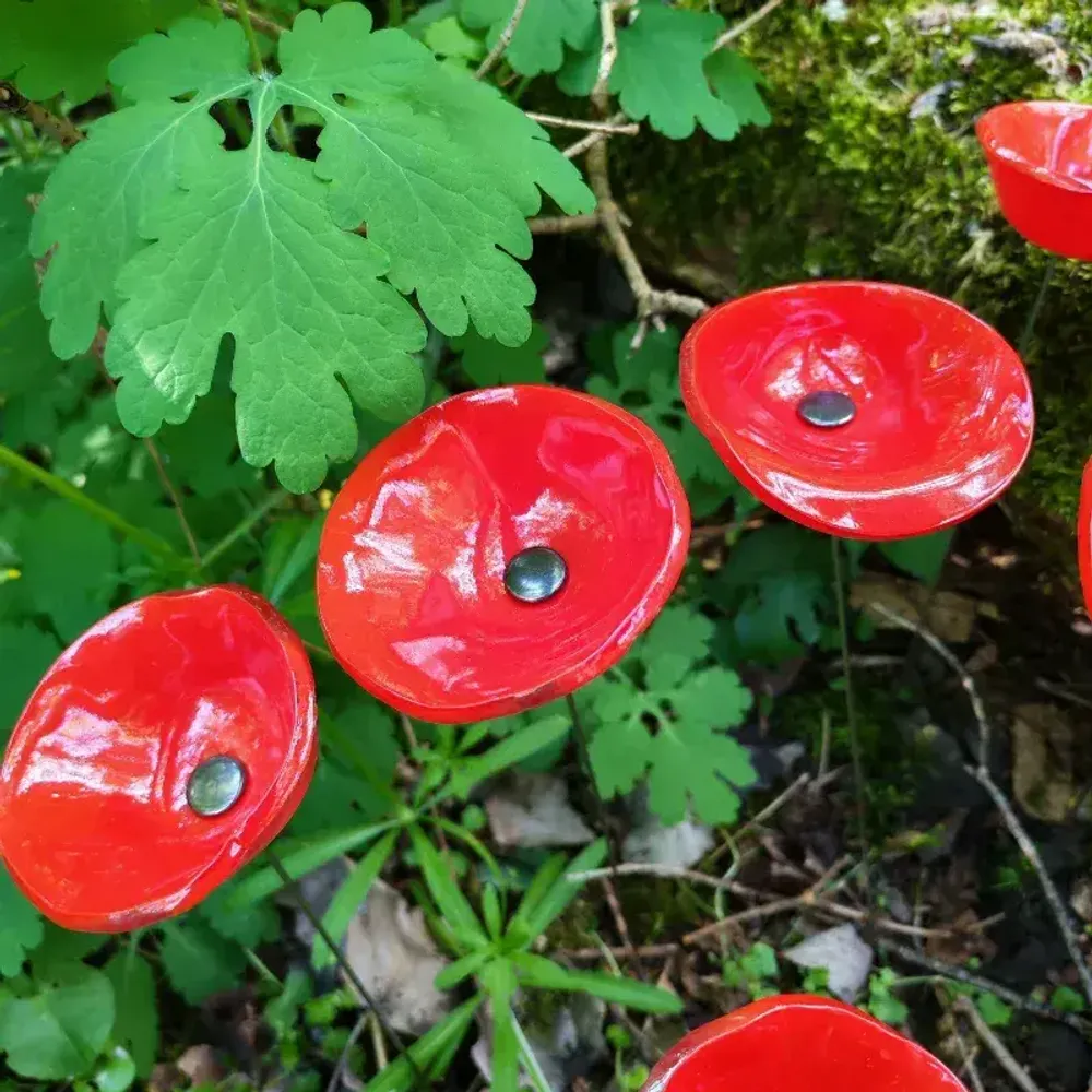 Floral decoration - Medium -sized glass calabel flower for outdoor in red colour with 43 cm stainless steel stem. - CARNEOL GLASS