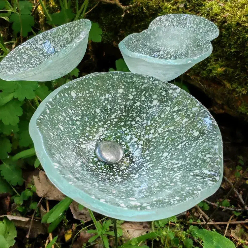 Floral decoration - Medium -sized glass calabel flower for outdoor in transparent-white colour with 43 cm stainless steel stem. - CARNEOL GLASS