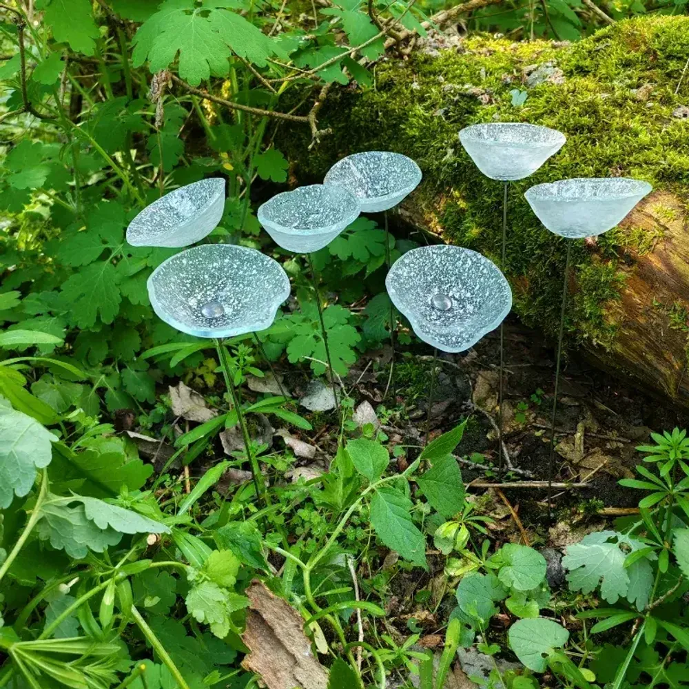 Floral decoration - Medium -sized glass calabel flower for outdoor in transparent-white colour with 43 cm stainless steel stem. - CARNEOL GLASS