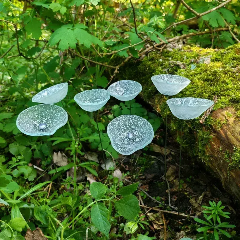 Floral decoration - Medium -sized glass calabel flower for outdoor in transparent-white colour with 43 cm stainless steel stem. - CARNEOL GLASS