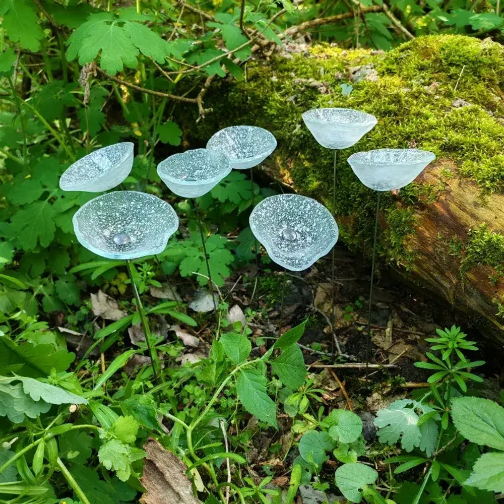 Floral decoration - Medium -sized glass calabel flower for outdoor in transparent-white colour with 43 cm stainless steel stem. - CARNEOL GLASS